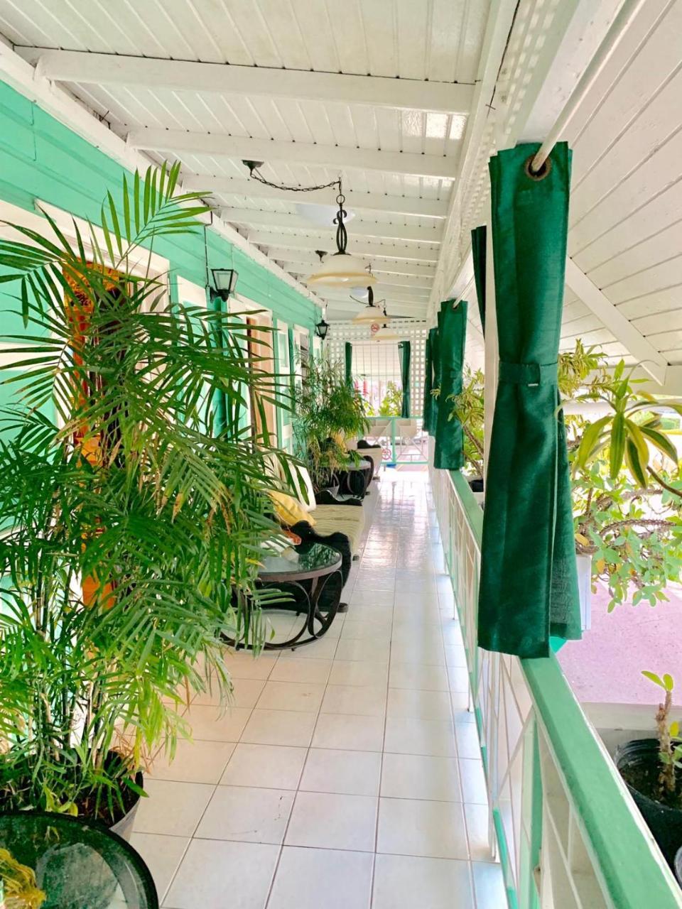 Seaview Inn Бастер Екстериор снимка